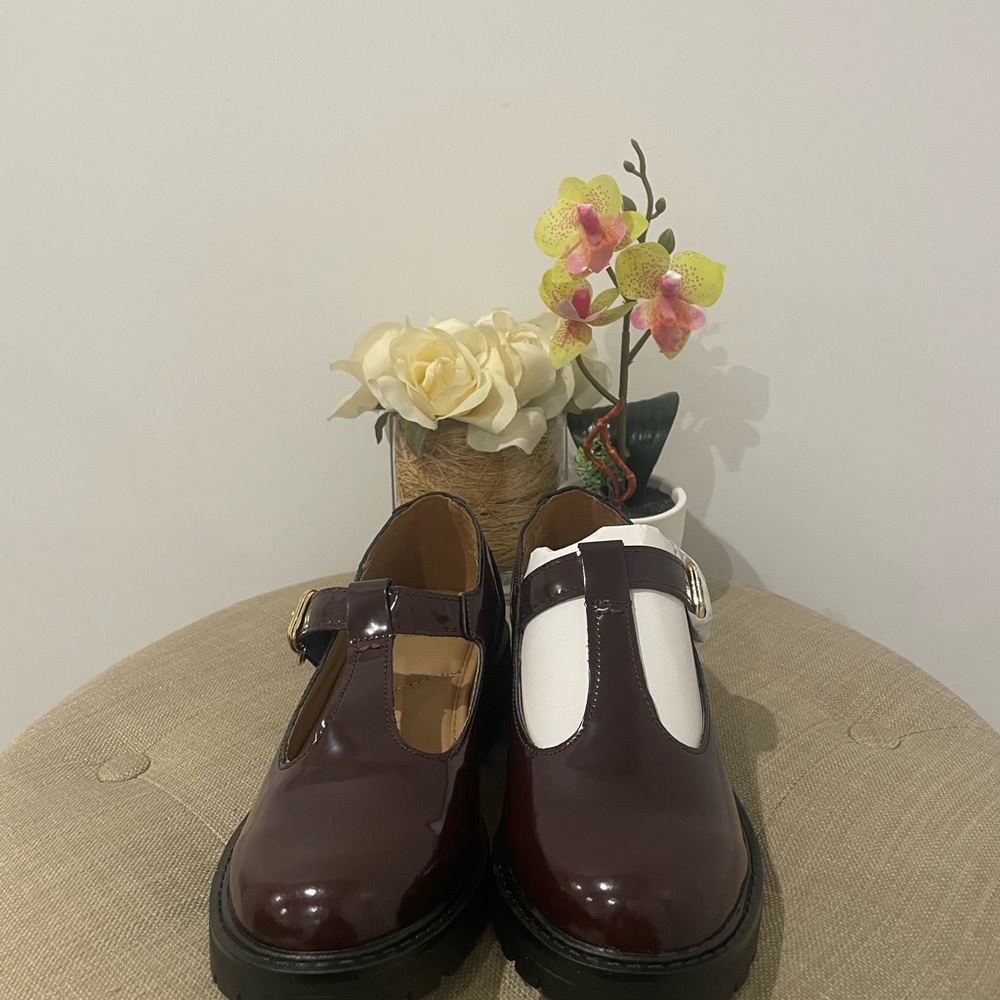 *New* Sam Edelman Burgundy and Gold T-Strap Kids Shoes - Picture 2 of 14